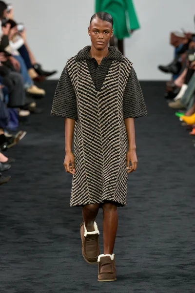 Look 19